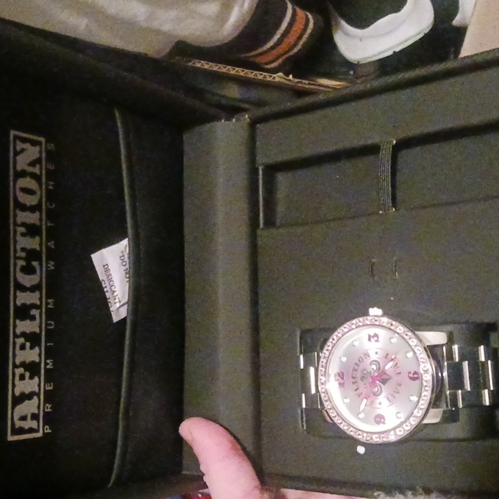 Affliction women's watch - Picture 5 of 9